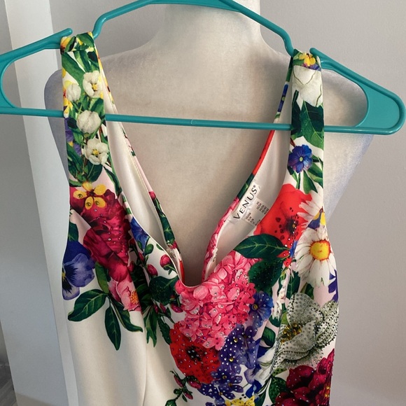 Venus dress size XS gorgeous! - Picture 5 of 16